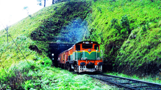Badulla to Colombo train ride on (Train No: 1016 "Udarata Menike")